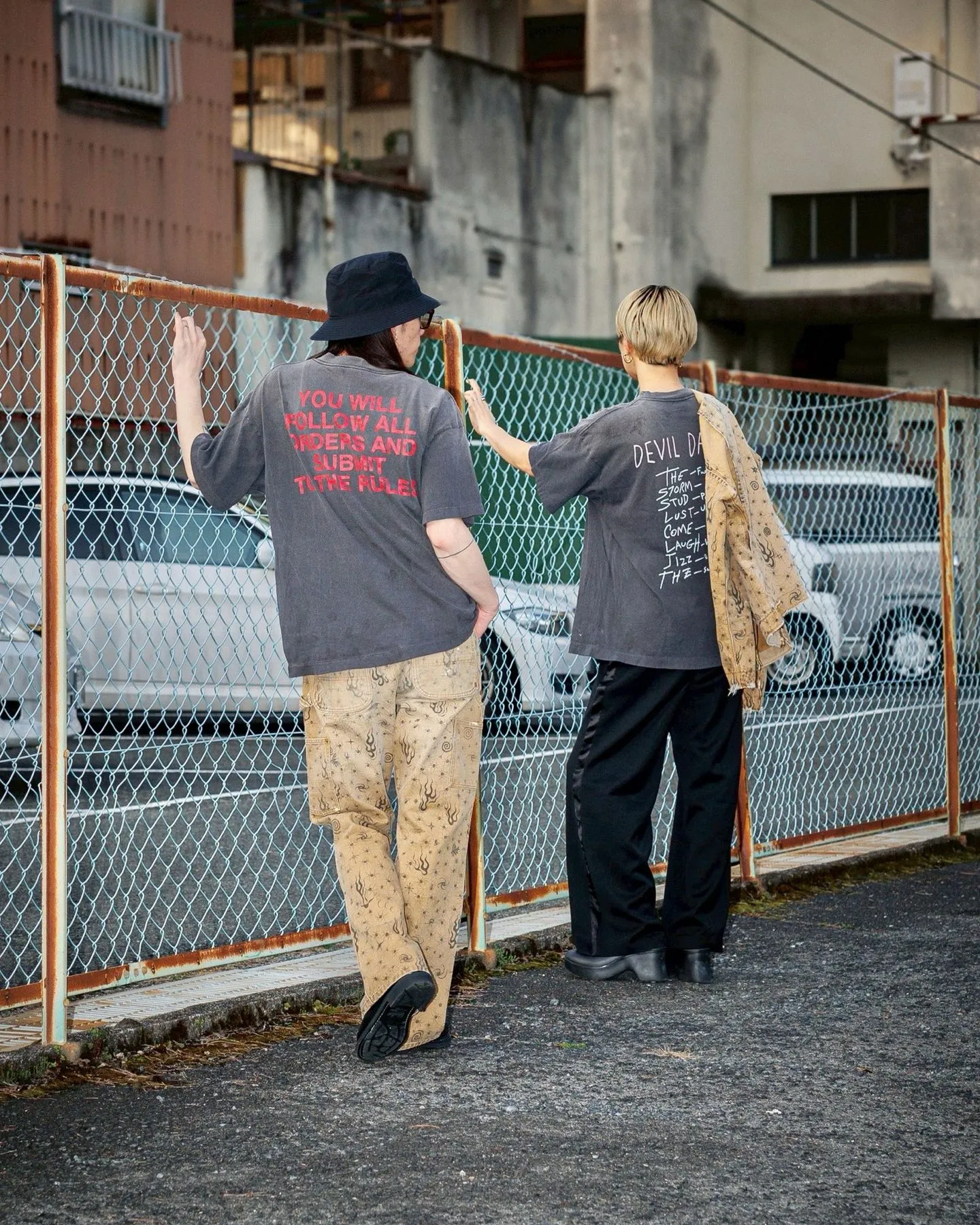SAINT Mxxxxxx × Kosuke Kawamura KK_SS TEE/COMPLETE CONTRL/BLK KK joint model Jesus AK submachine gun cross printed TEE Washed black S-XL KK joint model's creative Jesus cross has never disappointed. Faded and washed with sulfur dye to make it distressed. Hole treatment. Printing is repeatedly revised and sketched. Extremely restored ZP. Cylindrical side seam high weight fabric. Stiff and comfortable. Correct accessories. Customized co-branded wash mark/little angel mark, top purchasing agent level